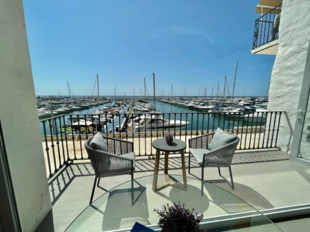 Апартамент средний этаж — Puerto Banús