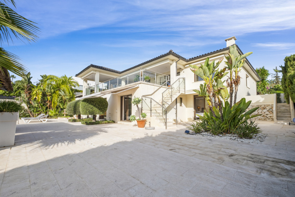 Detached Villa — Nueva Andalucía