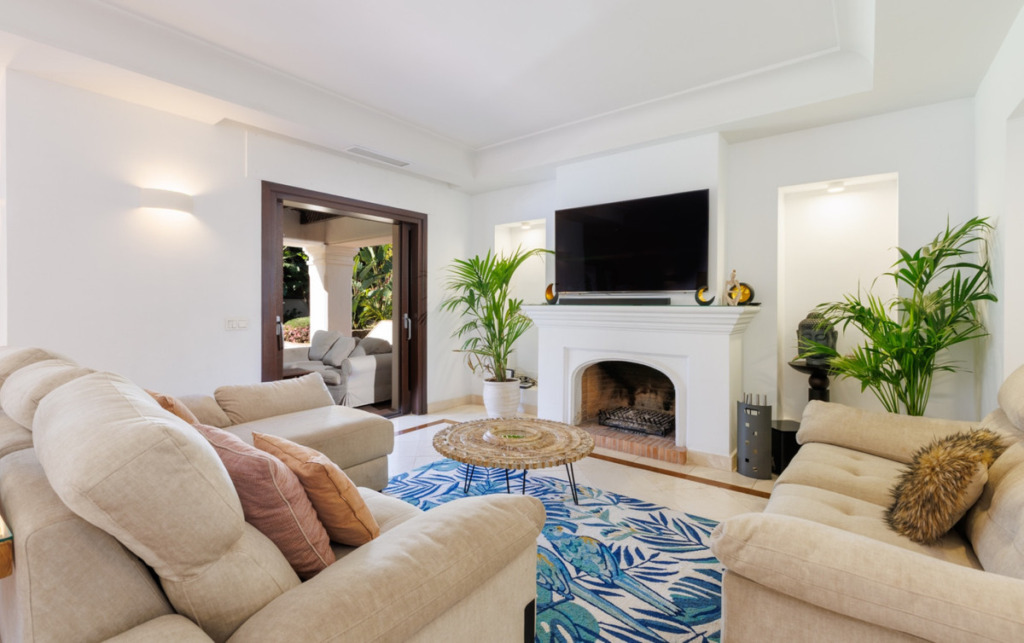 Villa – Chalet — Guadalmina Baja