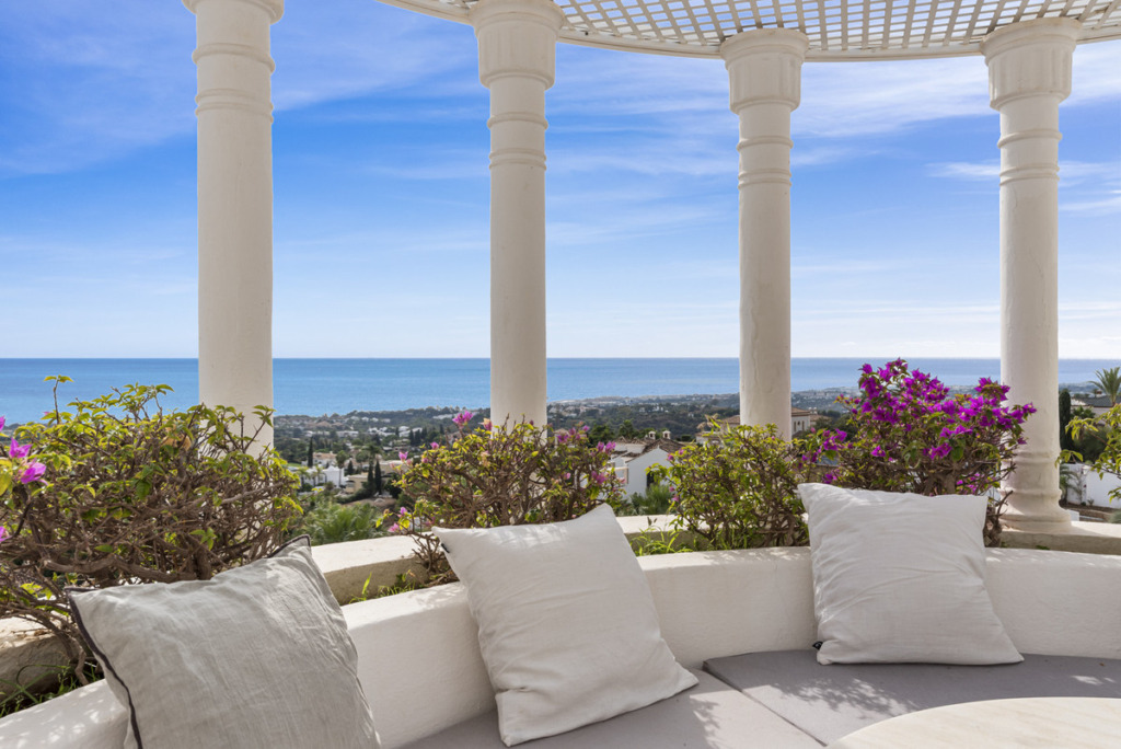 Penthouse Duplex — The Golden Mile