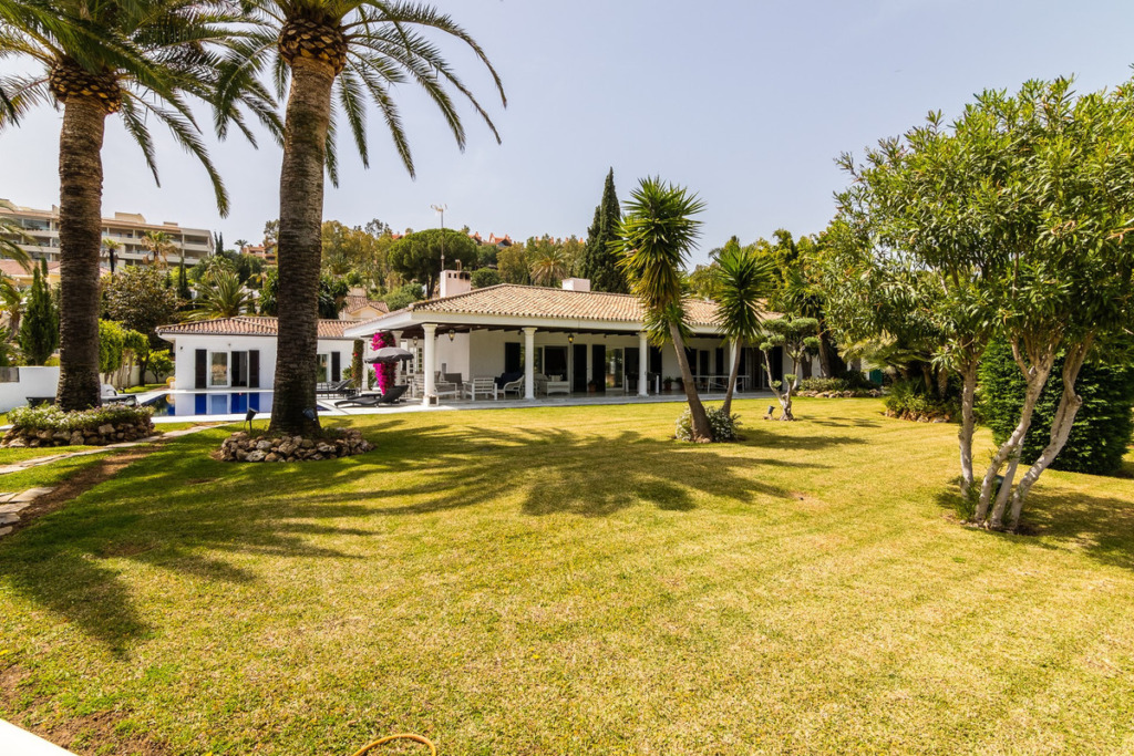 Detached Villa — Las Brisas