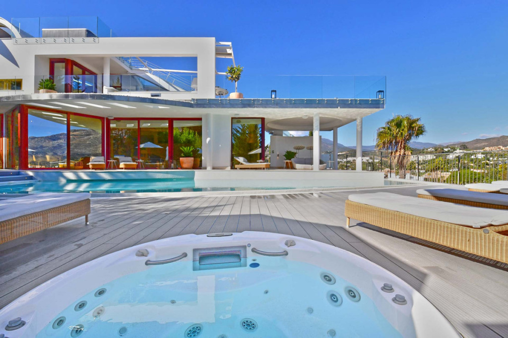 Villa – Chalet — Nueva Andalucía