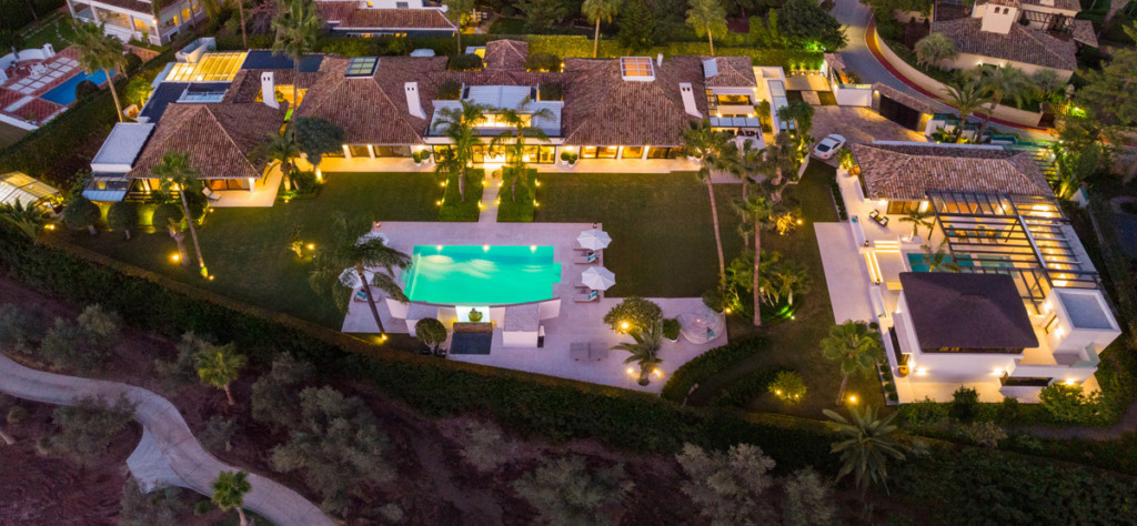 Detached Villa — Nueva Andalucía