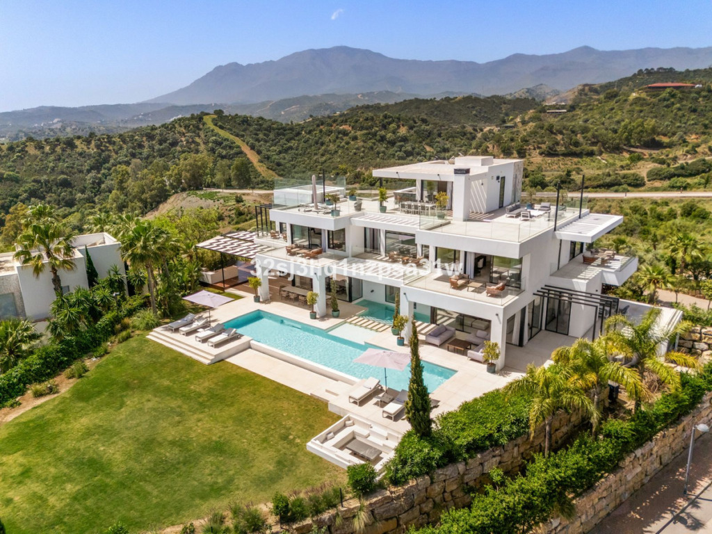 Detached Villa — Estepona