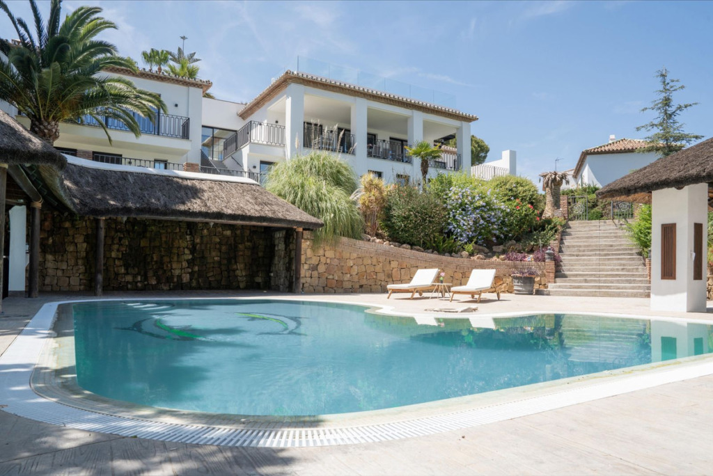 Villa – Chalet — Nueva Andalucía