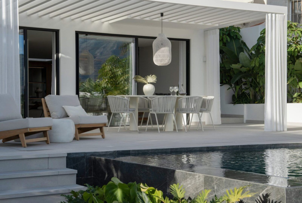 Detached Villa — Nueva Andalucía