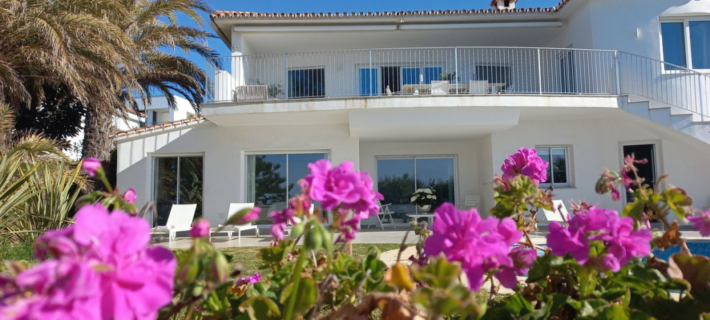Villa – Chalet — El Chaparral