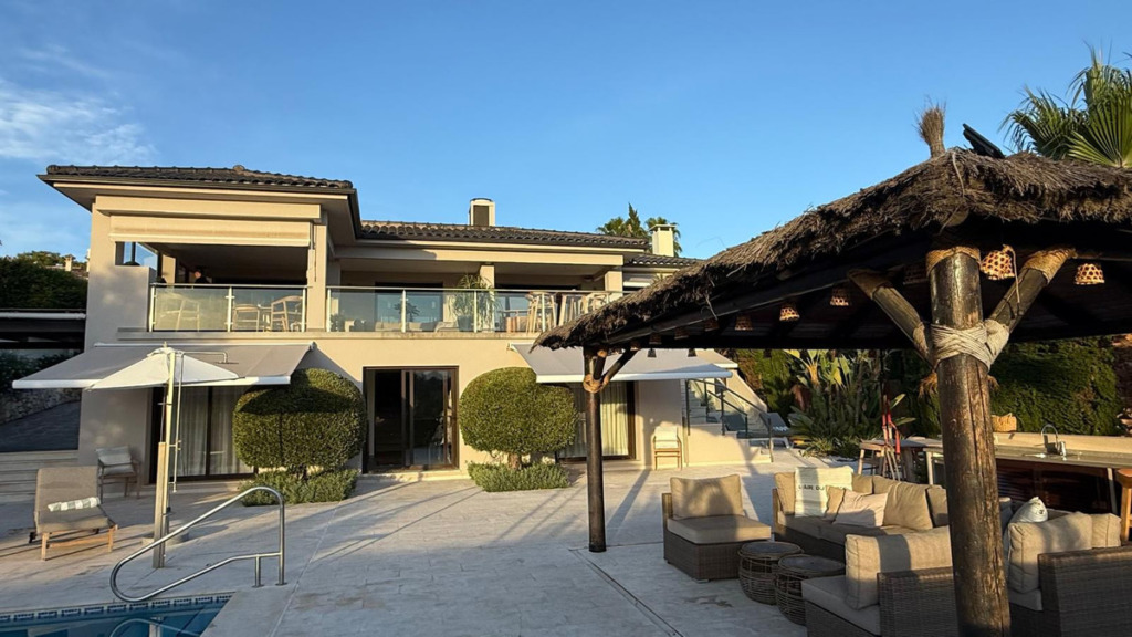 Detached Villa — Nueva Andalucía
