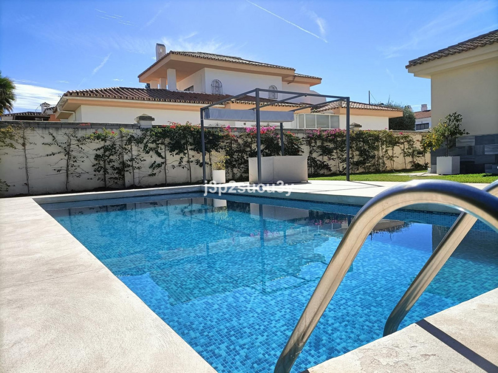 Villa – Chalet — Cortijo Blanco