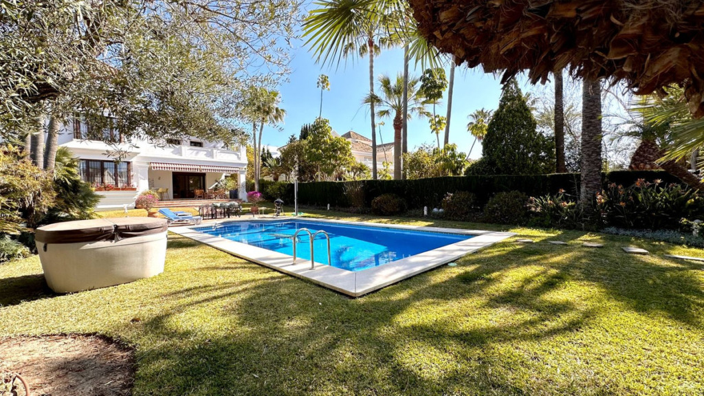 Detached Villa — Las Chapas