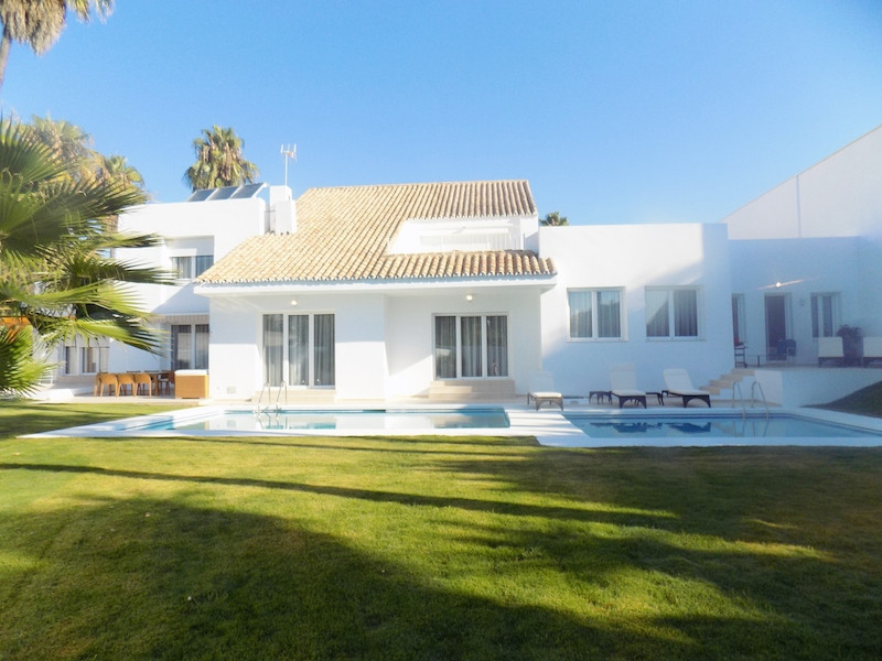 Villa – Chalet — Puerto Banús