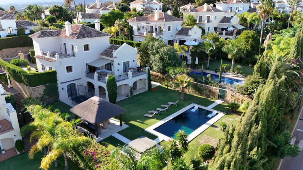 Detached Villa — El Paraiso