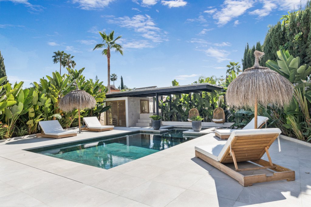 Villa – Chalet — Nueva Andalucía