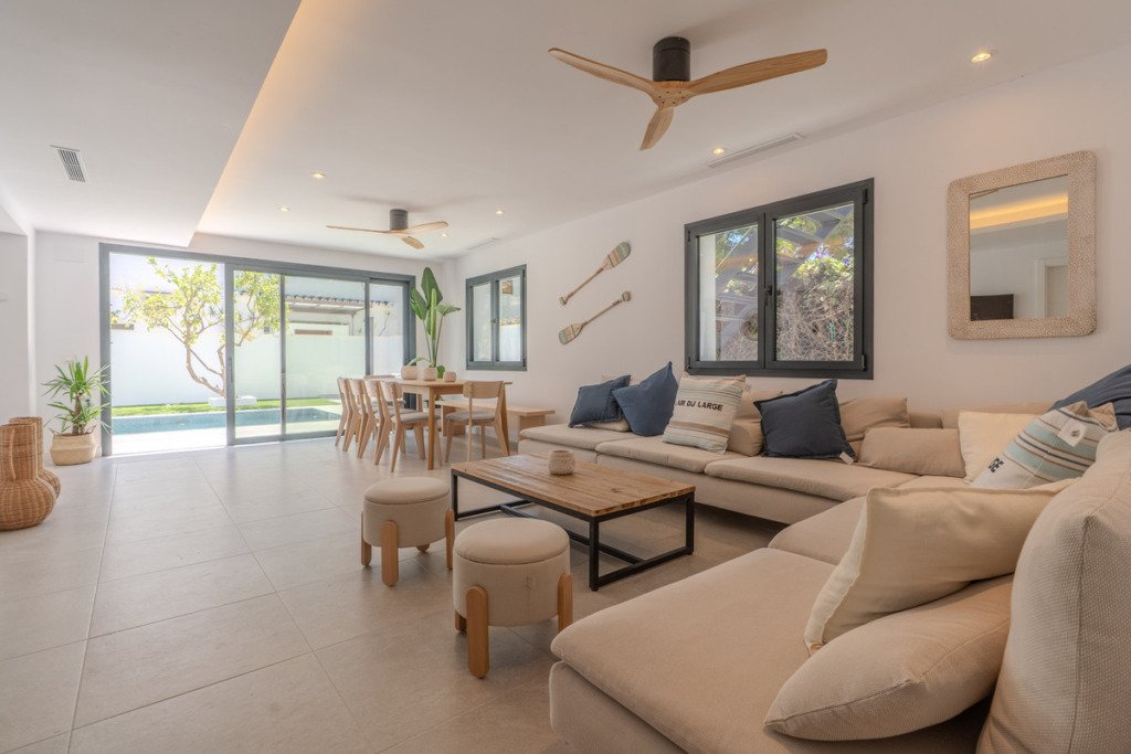 Detached Villa — Nueva Andalucía