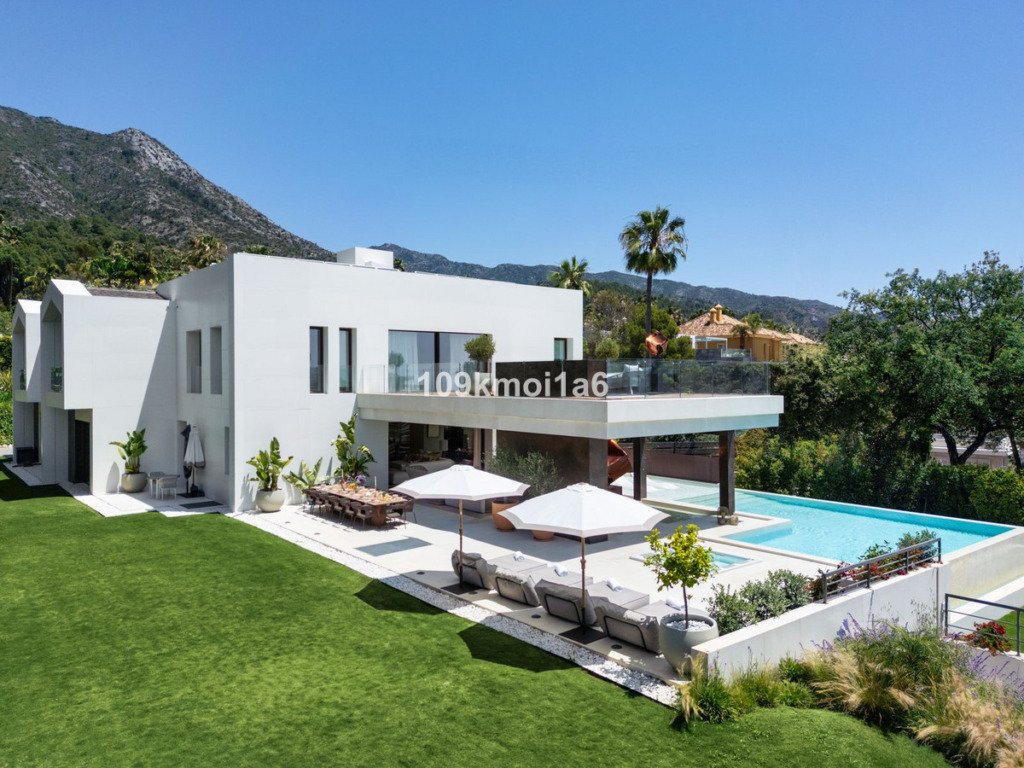Detached Villa — Sierra Blanca