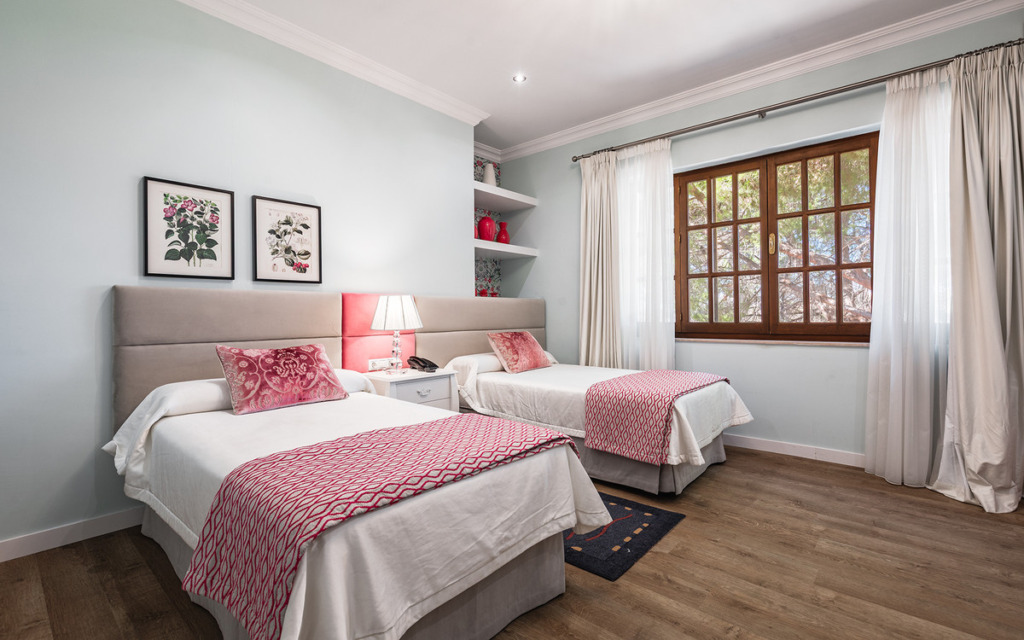 Detached Villa — The Golden Mile