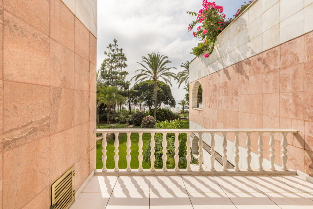 Apartamento Planta Baja — Puerto Banús