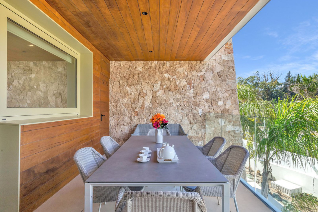 Middle Floor Apartment — Marbella
