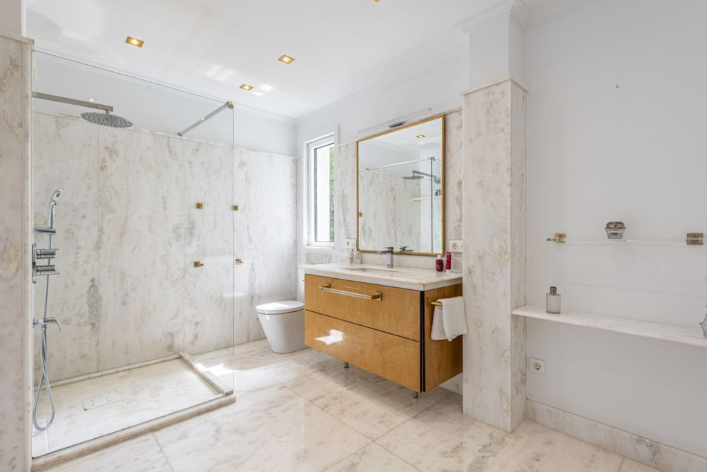 Middle Floor Apartment — The Golden Mile
