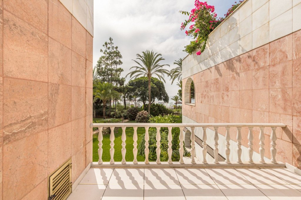 Апартамент нижний этаж — Puerto Banús