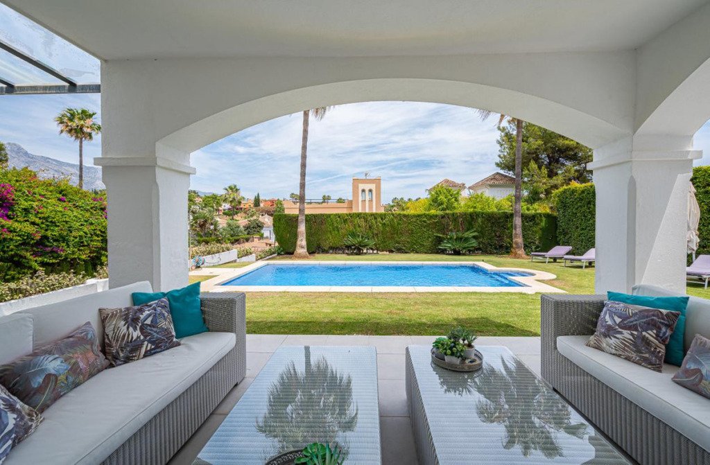 Villa – Chalet — Nueva Andalucía