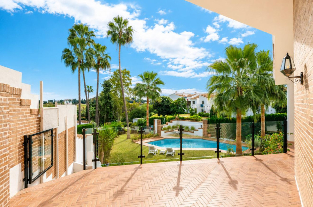 Detached Villa — El Paraiso