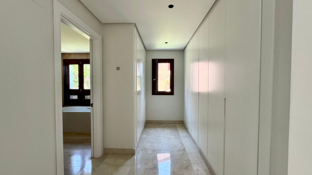 Detached Villa — The Golden Mile