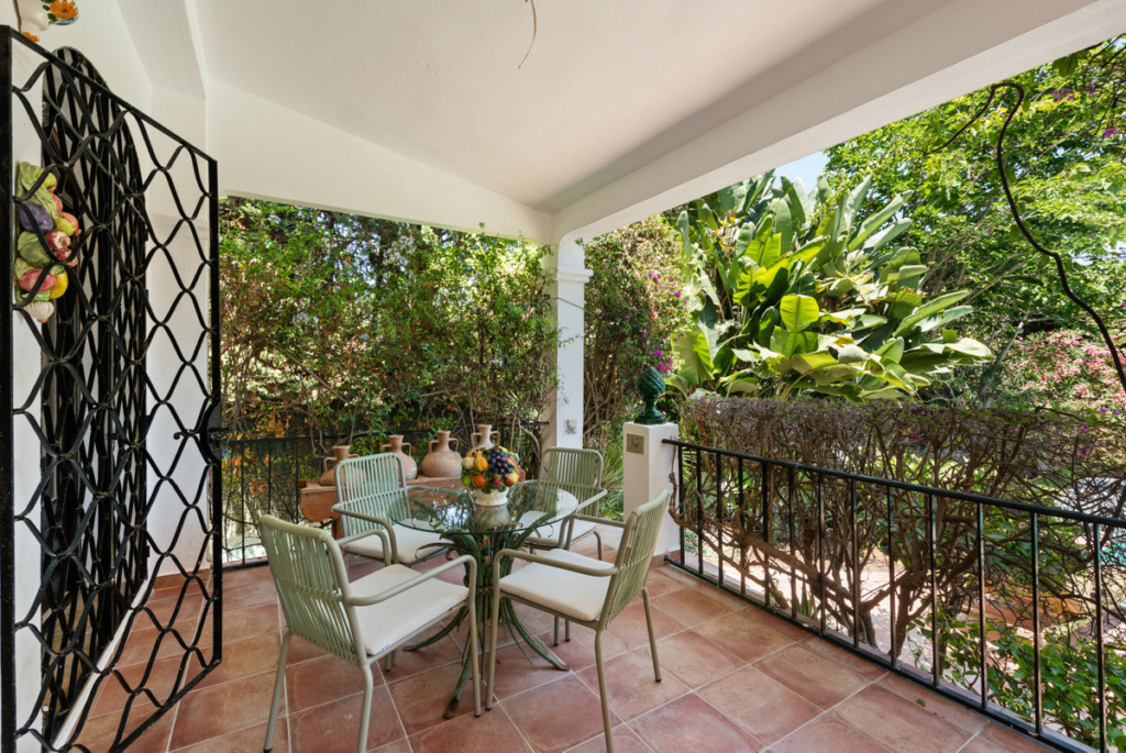 Detached Villa — Nueva Andalucía