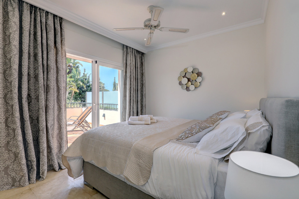 Villa – Chalet — Cabopino