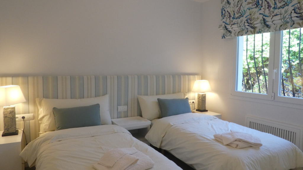 Villa – Chalet — Estepona