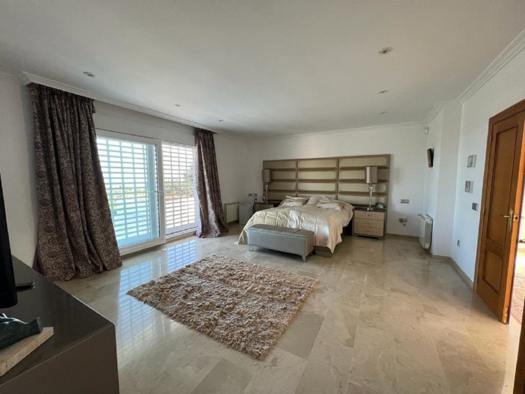Detached Villa — El Paraiso
