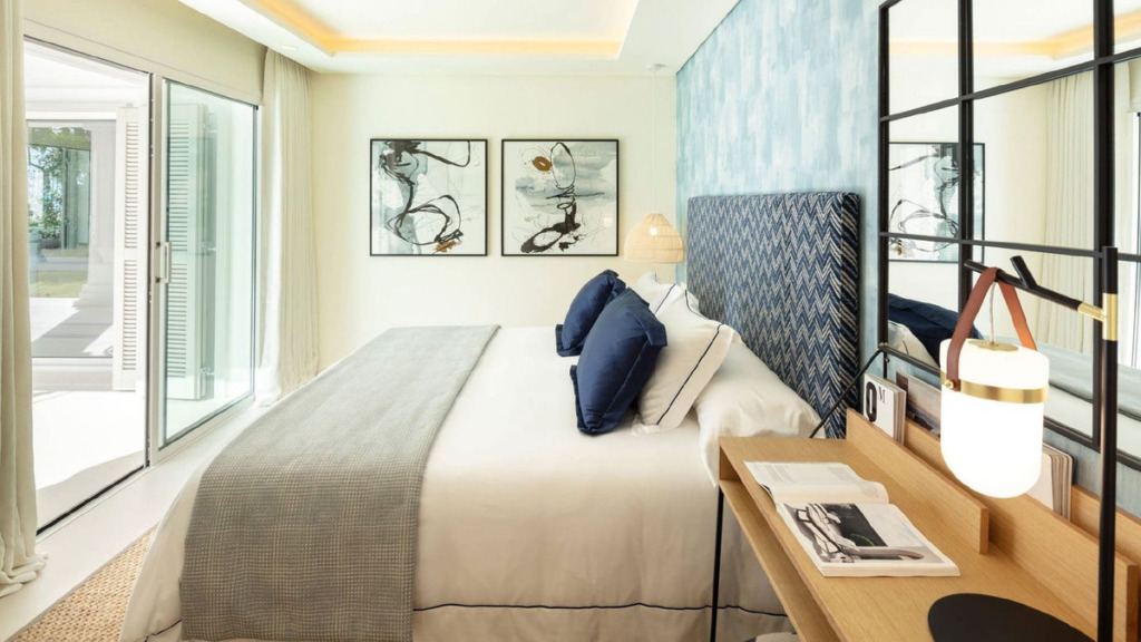 Detached Villa — The Golden Mile