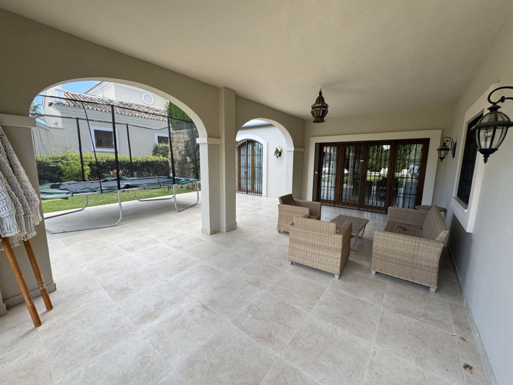 Detached Villa — El Paraiso