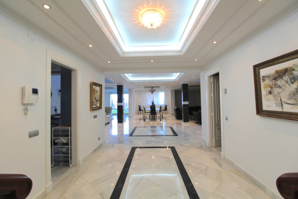 Апартамент нижний этаж — Puerto Banús