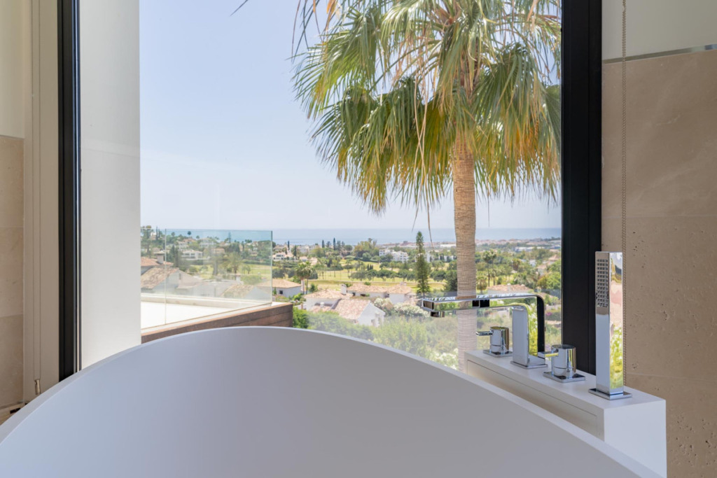 Detached Villa — Nueva Andalucía