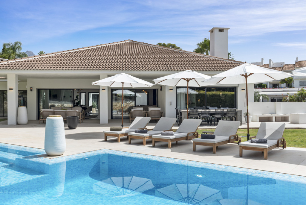 Villa – Chalet — Nueva Andalucía