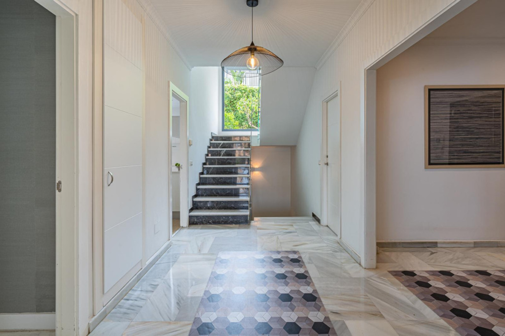 Detached Villa — Nueva Andalucía