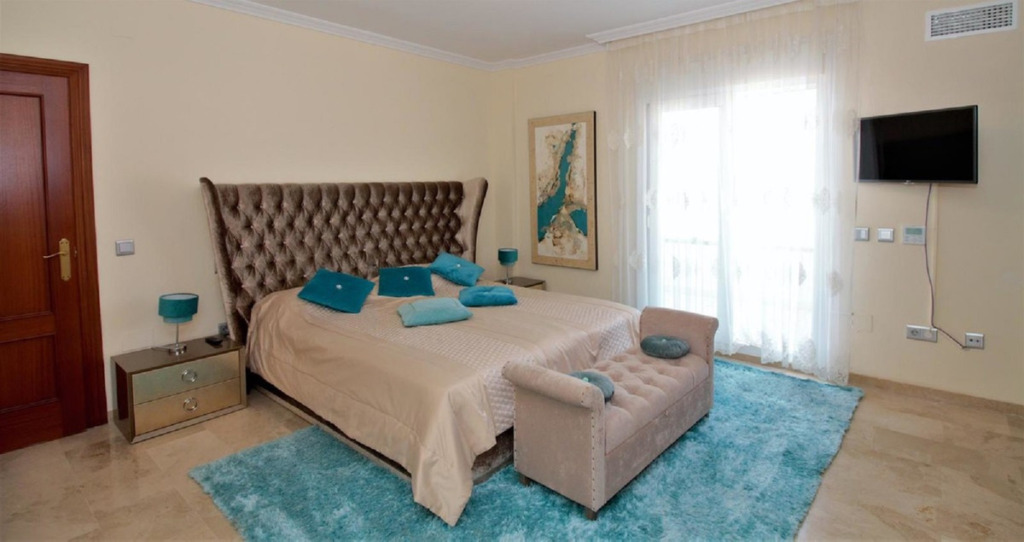 Detached Villa — El Paraiso
