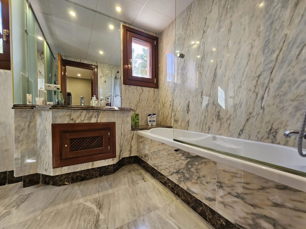 Middle Floor Apartment — Estepona