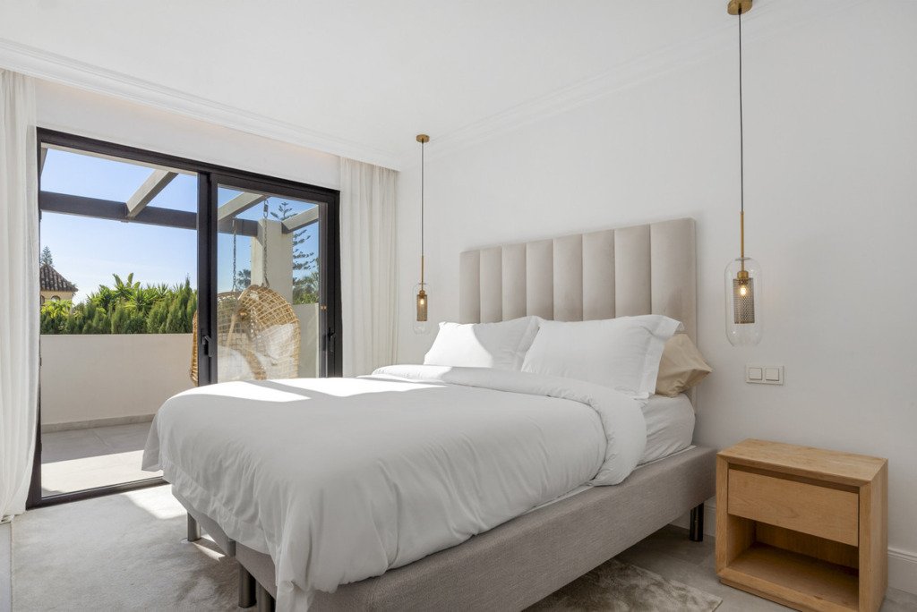 Villa – Chalet — Nueva Andalucía
