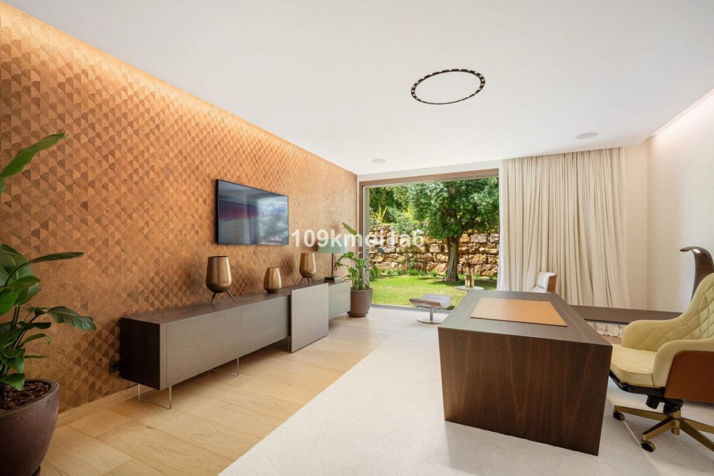 Detached Villa — Sierra Blanca
