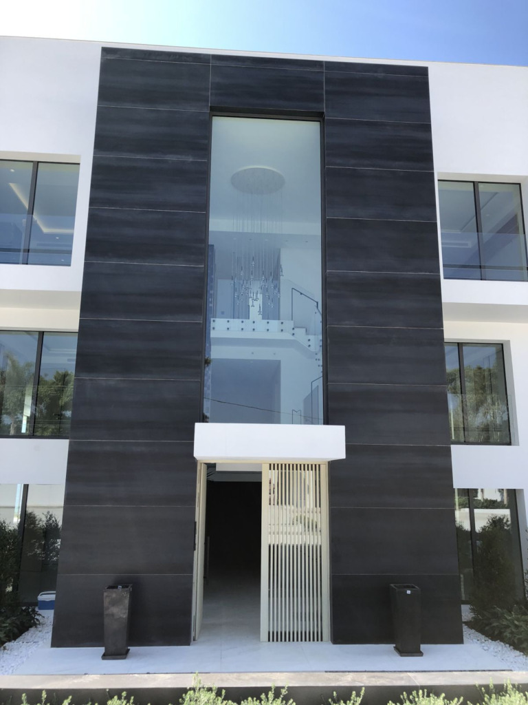 Апартамент средний этаж — Estepona