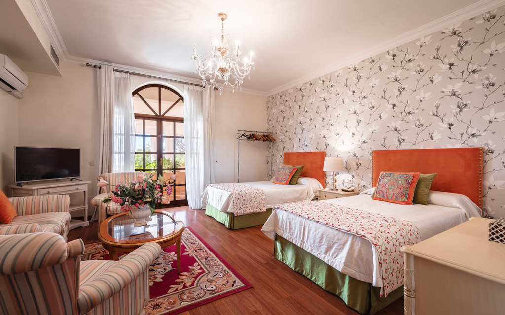 Detached Villa — The Golden Mile