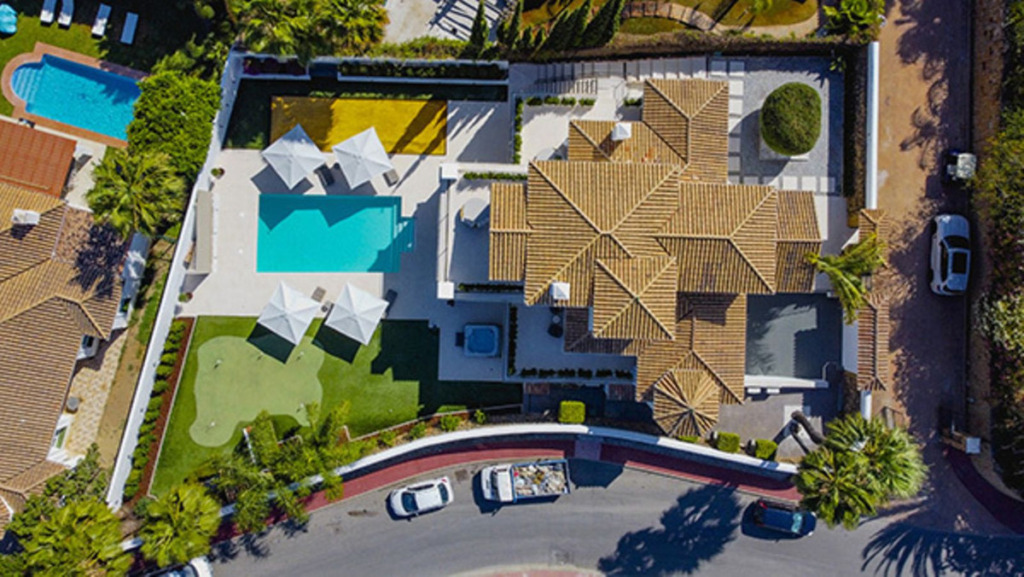 Detached Villa — Nueva Andalucía