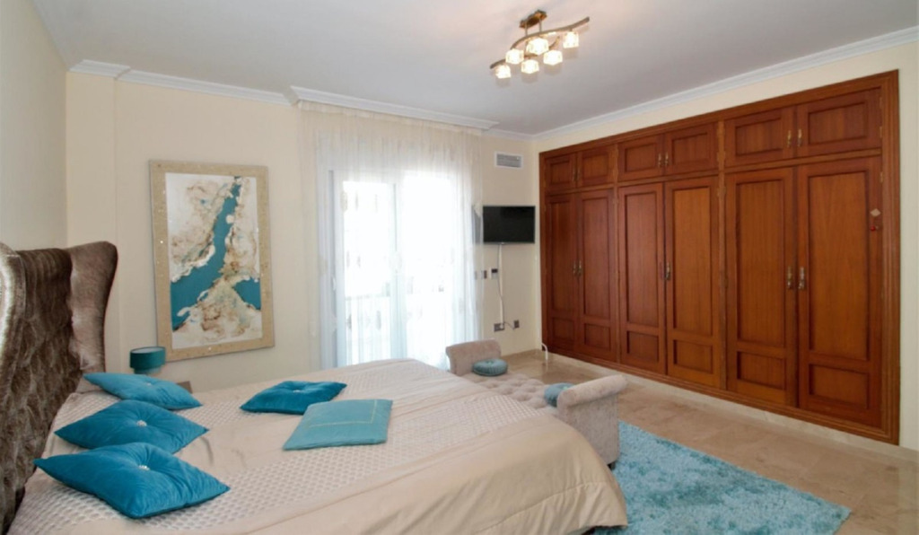 Detached Villa — El Paraiso