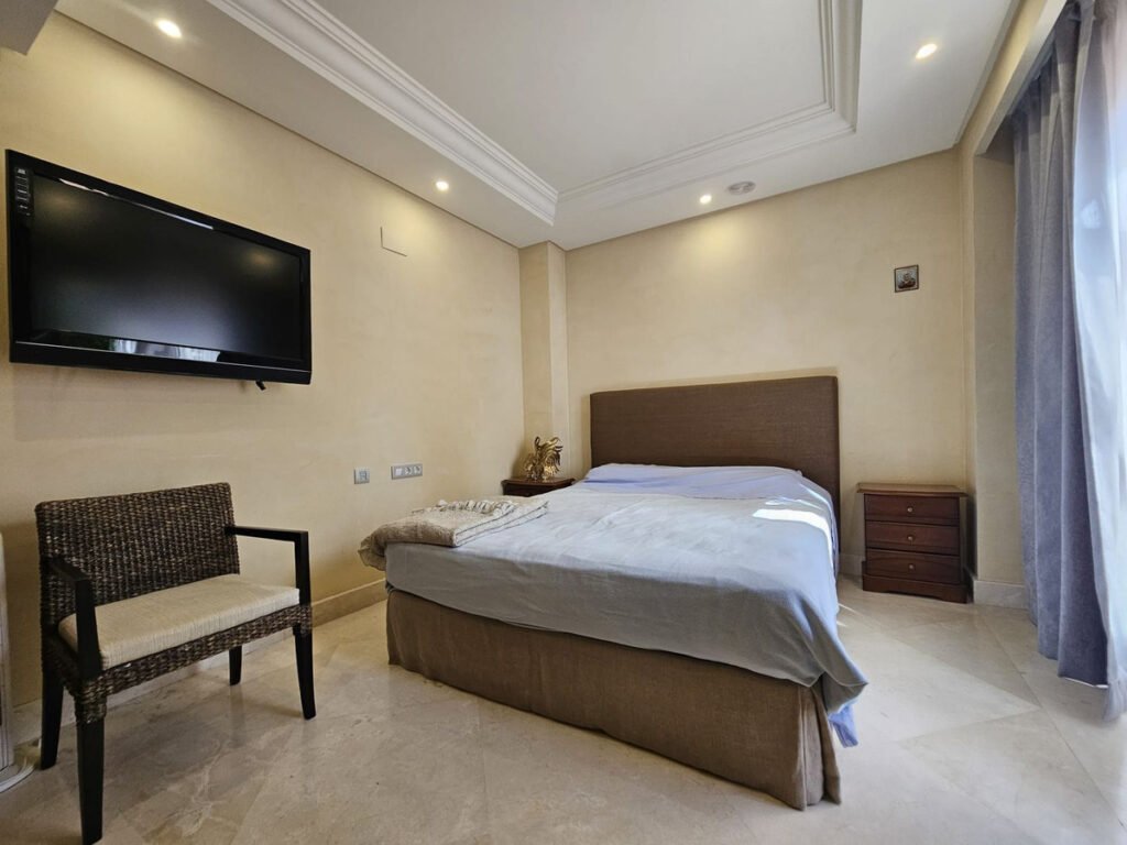 Middle Floor Apartment — Estepona