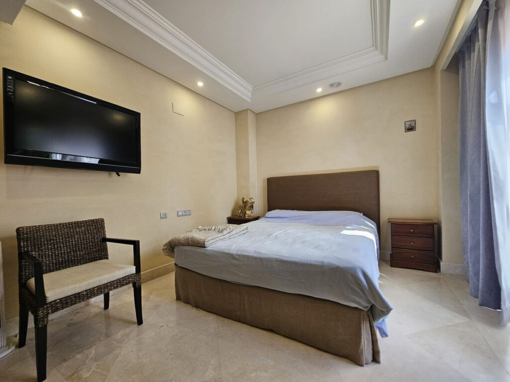 Middle Floor Apartment — Estepona