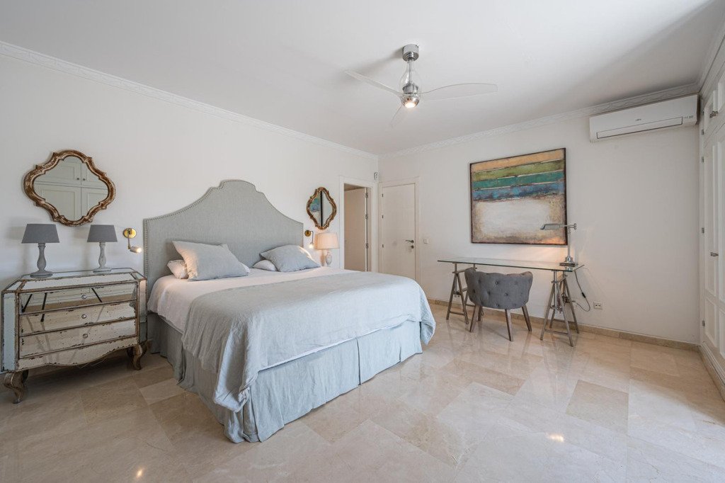 Villa – Chalet — Nueva Andalucía