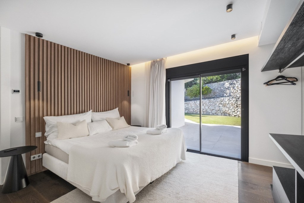Villa – Chalet — Nueva Andalucía