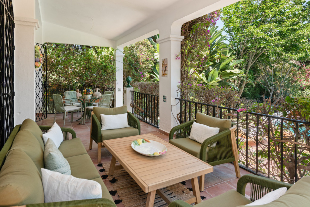 Villa – Chalet — Nueva Andalucía